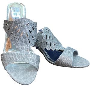 Sz 11M Silver Statutes Silver Rhinestones Heels NWT NIB